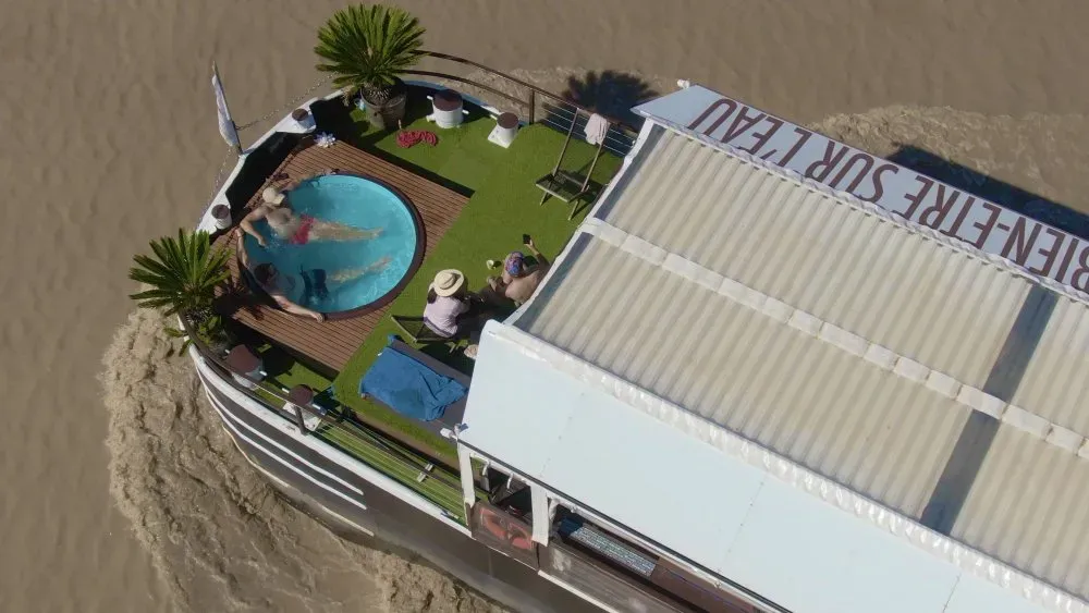 Jacuzzi à l'avant du bateau